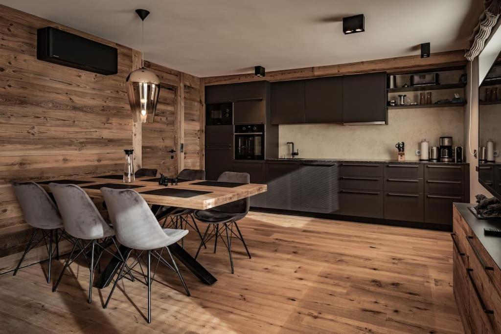 Cozy Loft In The Alps Of Zillertal Apartment Schwendau Exterior photo